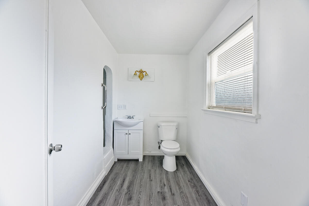 1808 Spring Street Medford, OR 97504 - Photo 26 of 49 26