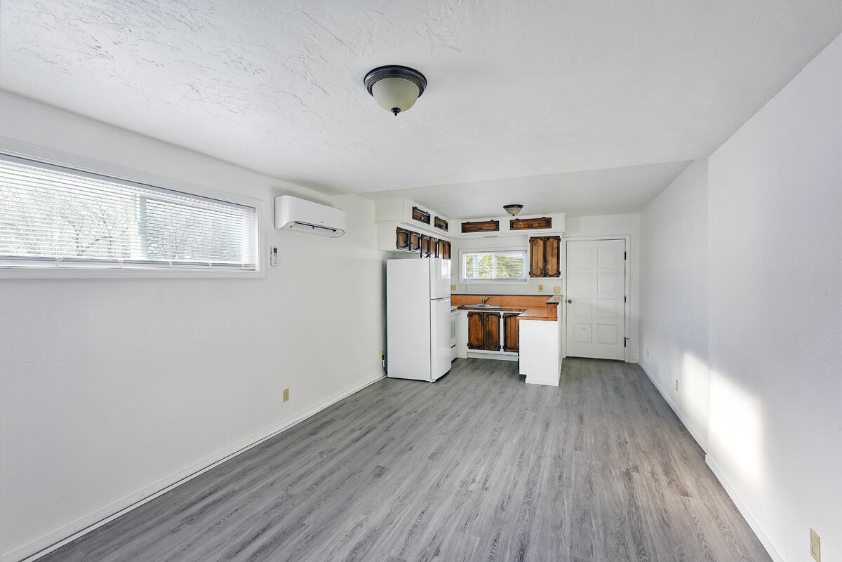 1808 Spring Street Medford, OR 97504 - Photo 33 of 49 32