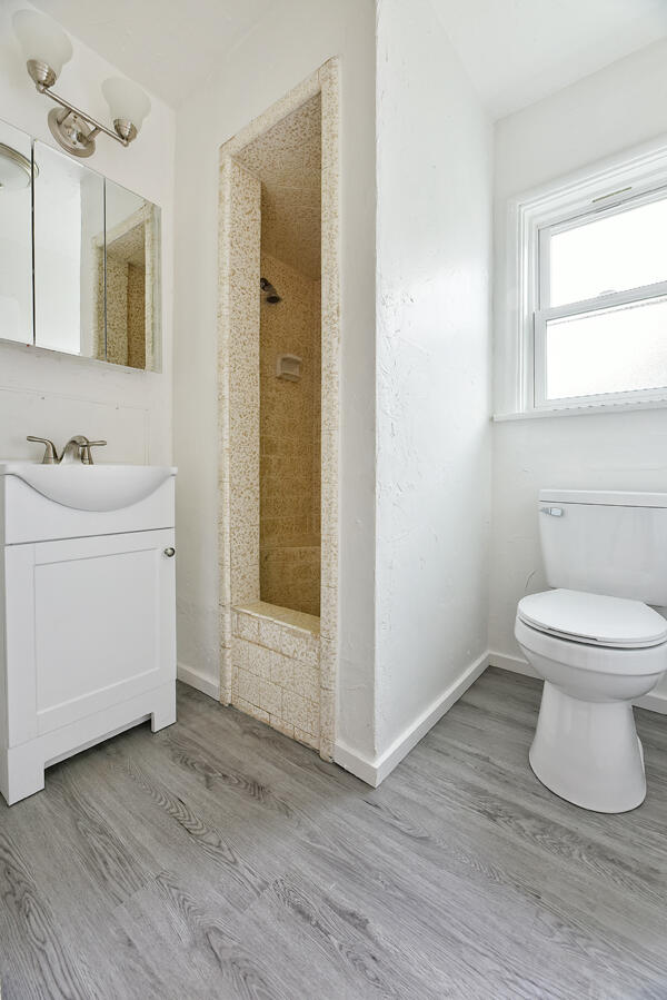 1808 Spring Street Medford, OR 97504 - Photo 40 of 49 36