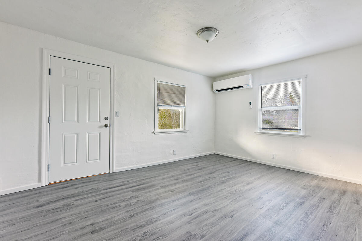 1808 Spring Street Medford, OR 97504 - Photo 41 of 49 37