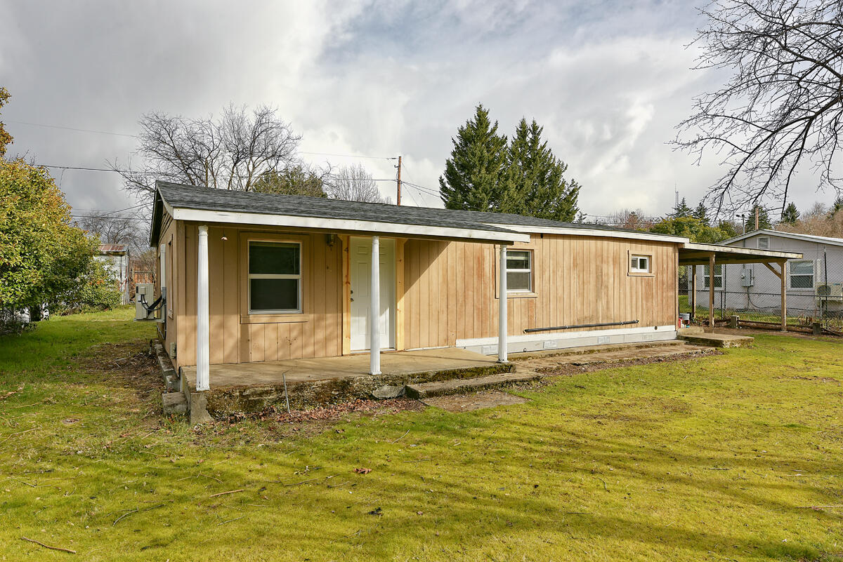 1808 Spring Street Medford, OR 97504 - Photo 6 of 49 7