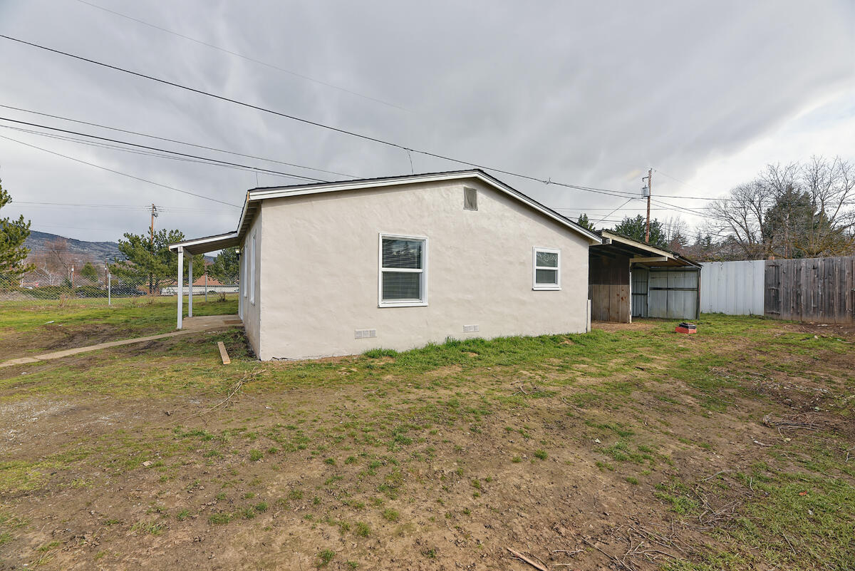 1808 Spring Street Medford, OR 97504 - Photo 8 of 49 9