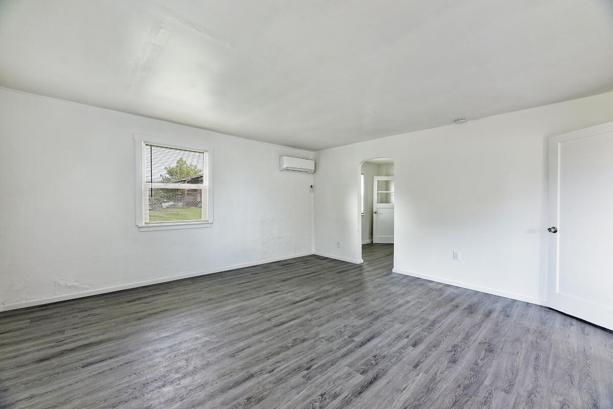 1808 Spring Street Medford, OR 97504 - Photo 10 of 49 11