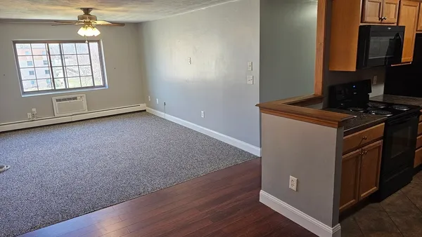 $2,350 | 135 Grove Street, Unit 140, Rockland, MA 02370