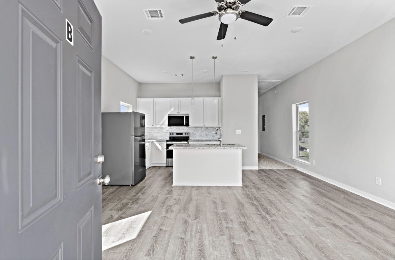 8203 Tower Street Houston, TX 77088 - Photo 4 of 24