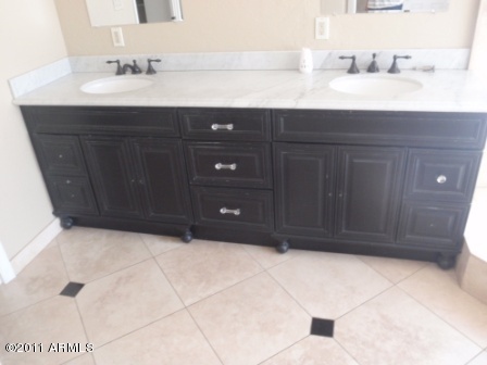 2035 East Bethany Home Road Phoenix, AZ 85016 - Photo 8 of 17 Master Bathroom