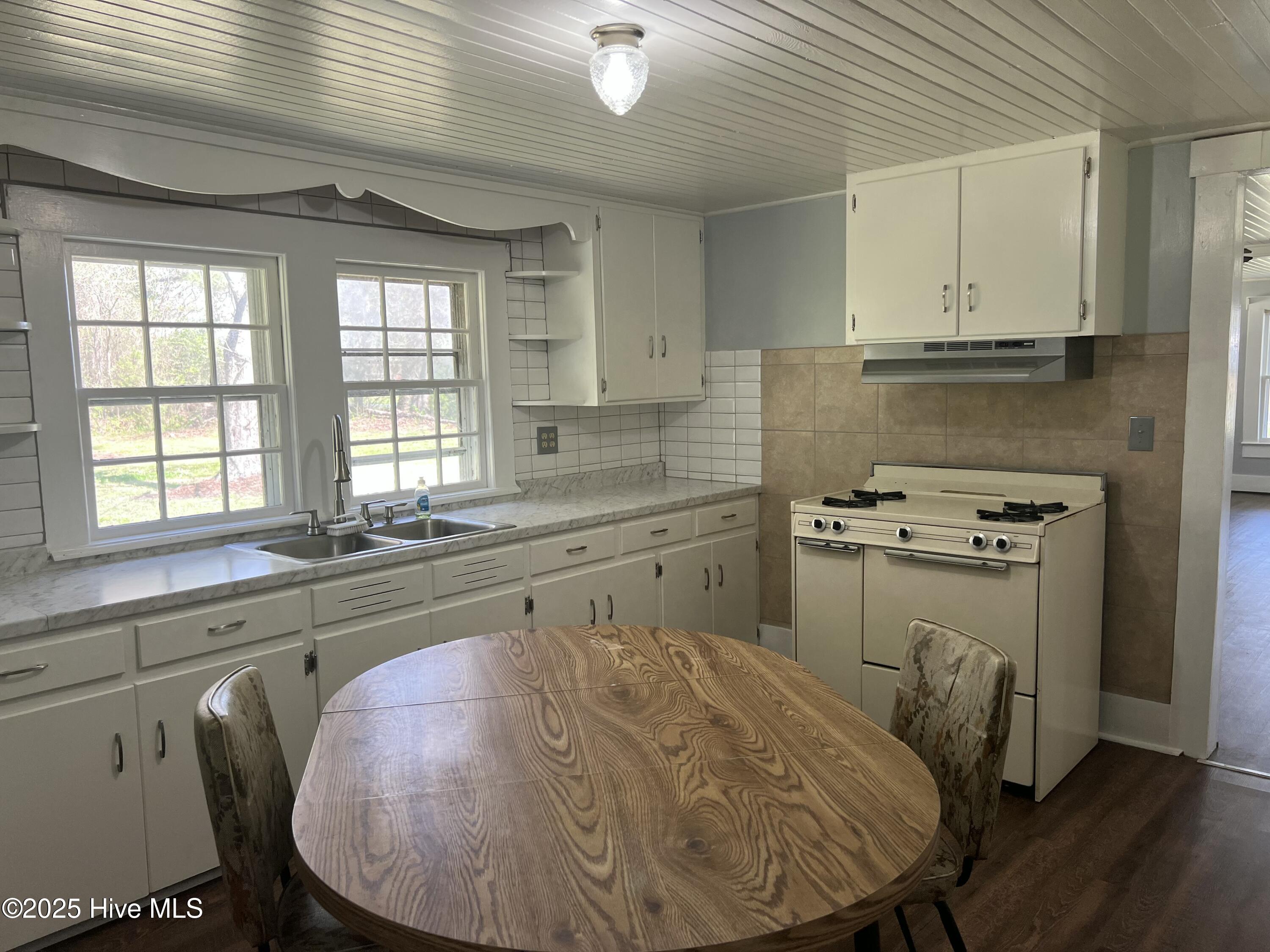 3550 Daughety White Road Kinston, NC 28501 - Photo 12 of 20 DINING AREA