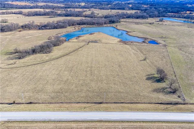 $550,000 | 52 Highway 52, Windsor, MO 65360