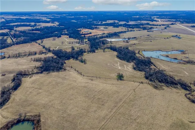 $550,000 | 52 Highway 52, Windsor, MO 65360