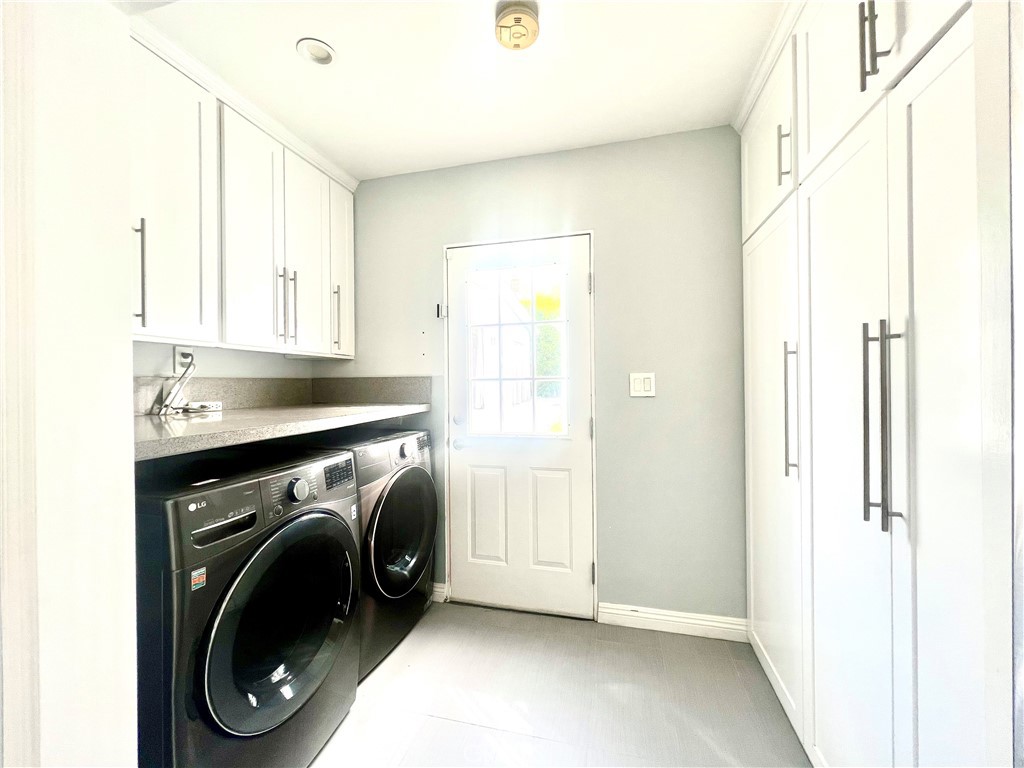 3155 Brookhill Street La Crescenta, CA 91214 - Photo 18 of 28 a utility room with dryer and washer
