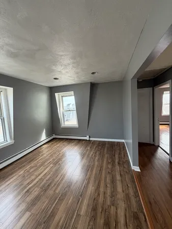 $2,400 | 5 Washington Square, Unit 3, Gloucester, MA 01930