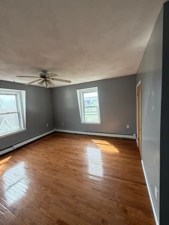 $2,400 | 5 Washington Square, Unit 3, Gloucester, MA 01930