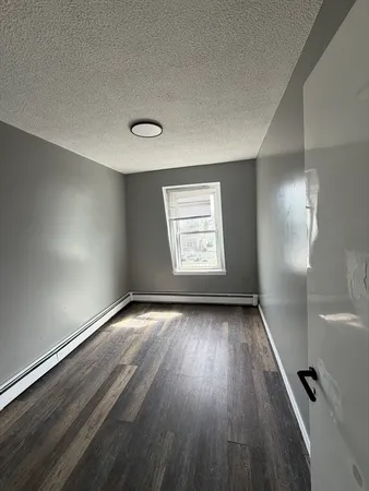 $2,400 | 5 Washington Square, Unit 3, Gloucester, MA 01930