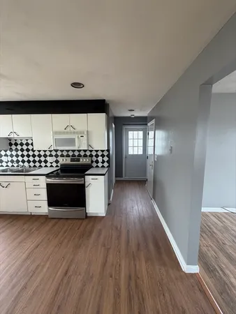 $2,400 | 5 Washington Square, Unit 3, Gloucester, MA 01930