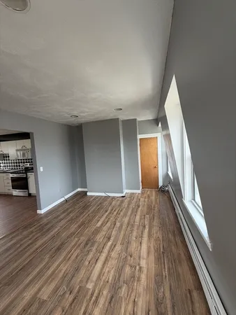 $2,400 | 5 Washington Square, Unit 3, Gloucester, MA 01930