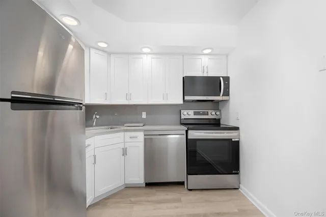 $4,500 | 141 Great Neck Road, Unit 1F, Great Neck, NY 11021