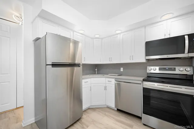 $4,500 | 141 Great Neck Road, Unit 1F, Great Neck, NY 11021