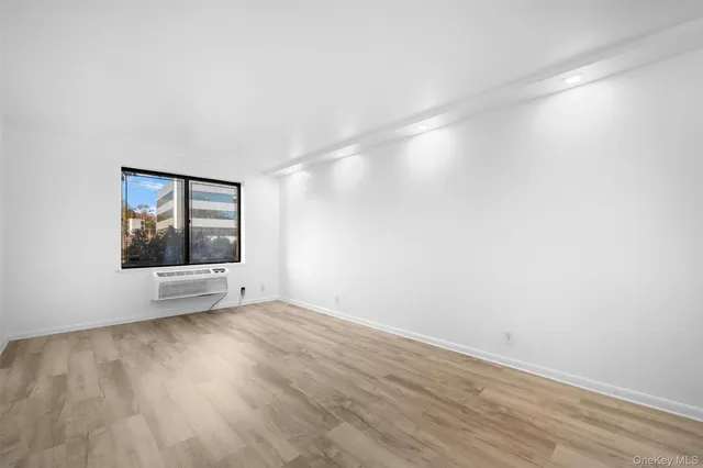 $4,500 | 141 Great Neck Road, Unit 1F, Great Neck, NY 11021