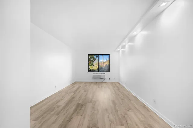 $4,500 | 141 Great Neck Road, Unit 1F, Great Neck, NY 11021