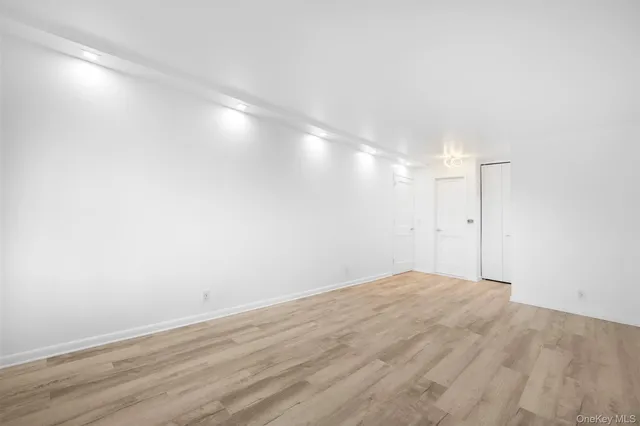 $4,500 | 141 Great Neck Road, Unit 1F, Great Neck, NY 11021