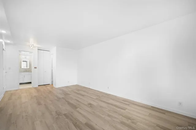 $4,500 | 141 Great Neck Road, Unit 1F, Great Neck, NY 11021