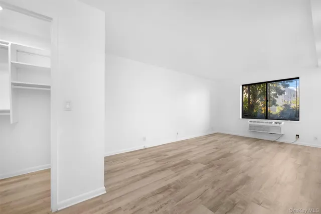 $4,500 | 141 Great Neck Road, Unit 1F, Great Neck, NY 11021