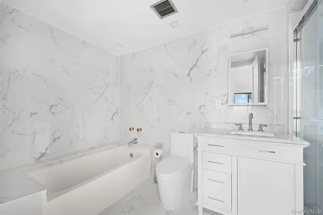 $4,500 | 141 Great Neck Road, Unit 1F, Great Neck, NY 11021