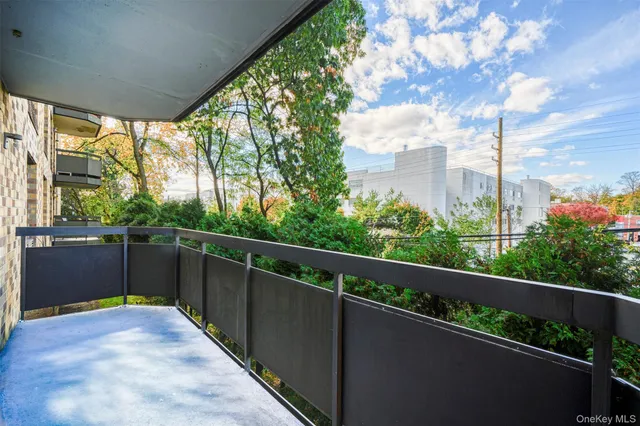 $4,500 | 141 Great Neck Road, Unit 1F, Great Neck, NY 11021