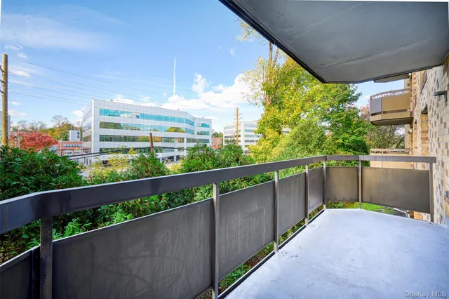 $4,500 | 141 Great Neck Road, Unit 1F, Great Neck, NY 11021