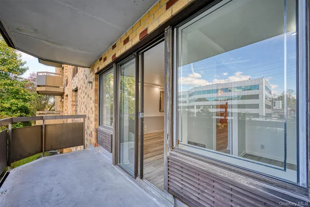 $4,500 | 141 Great Neck Road, Unit 1F, Great Neck, NY 11021