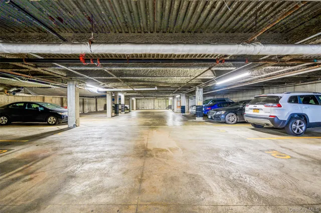 $4,500 | 141 Great Neck Road, Unit 1F, Great Neck, NY 11021