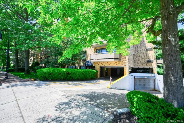 $4,500 | 141 Great Neck Road, Unit 1F, Great Neck, NY 11021