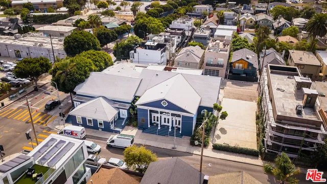 $9,750,000 | 132 Brooks Avenue, Venice, CA 90291