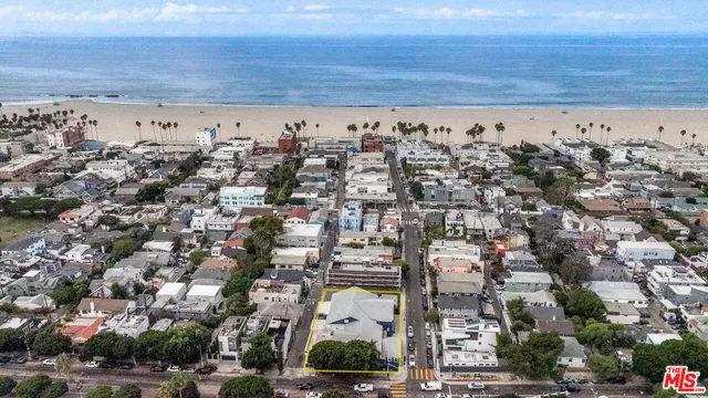 $9,750,000 | 132 Brooks Avenue, Venice, CA 90291