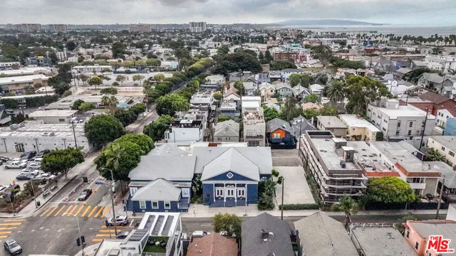 $9,750,000 | 132 Brooks Avenue, Venice, CA 90291