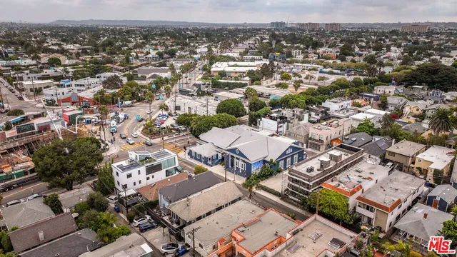 $9,750,000 | 132 Brooks Avenue, Venice, CA 90291