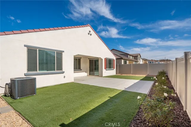 a view of a house with backyard and porch