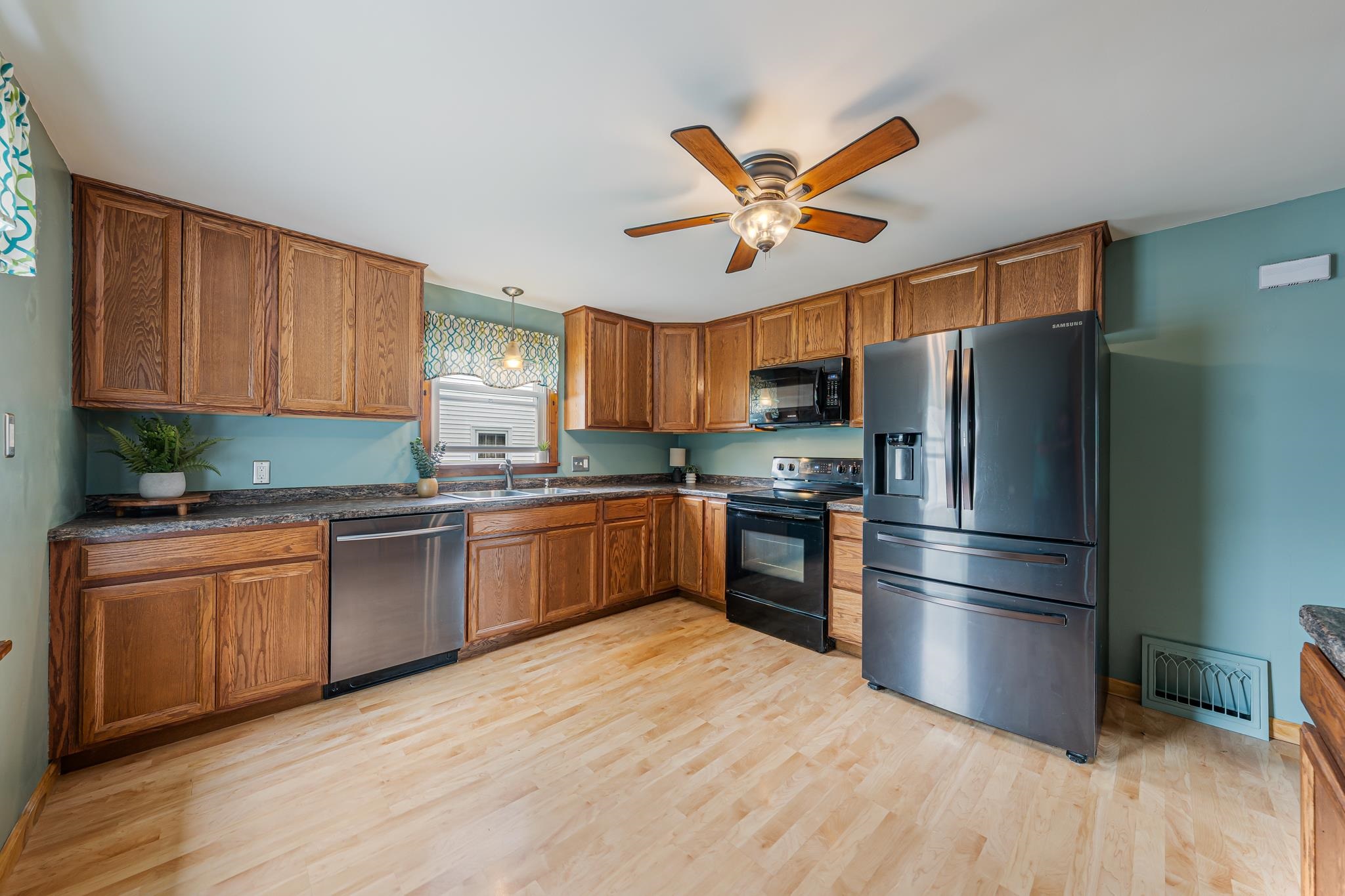 1412 West Spring Street Appleton, WI 54914 - Photo 3 of 30