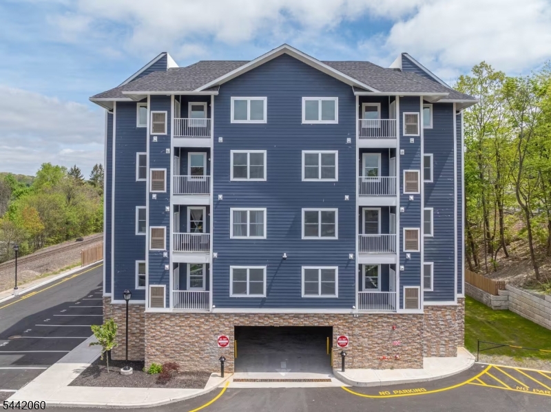 2 Flanders Road, Unit 520 Netcong, NJ 07857 - Photo 4 of 31