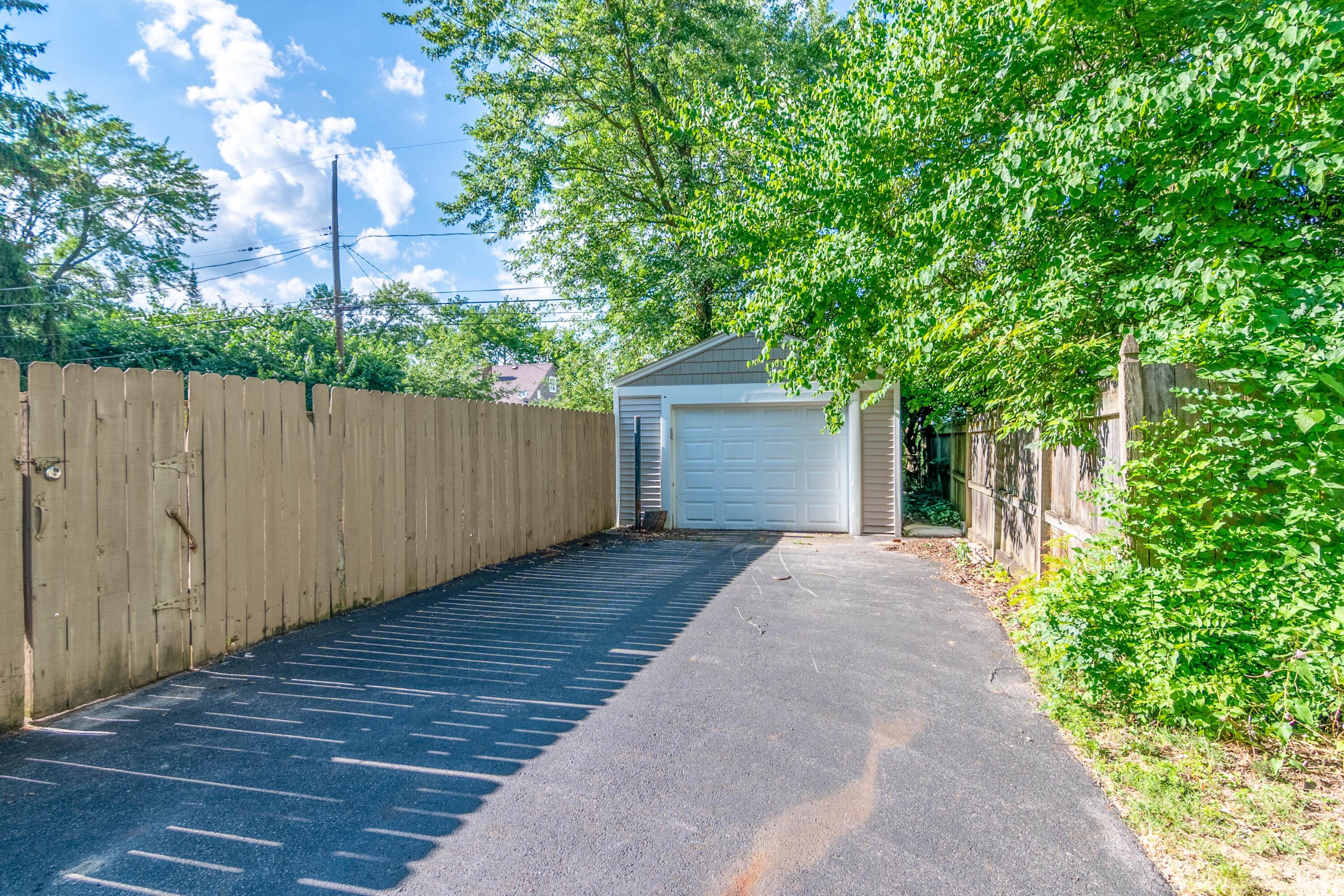 2522 Nottingham Road Columbus, OH 43221 - Photo 5 of 44 DSC_6510-HDR-Edit