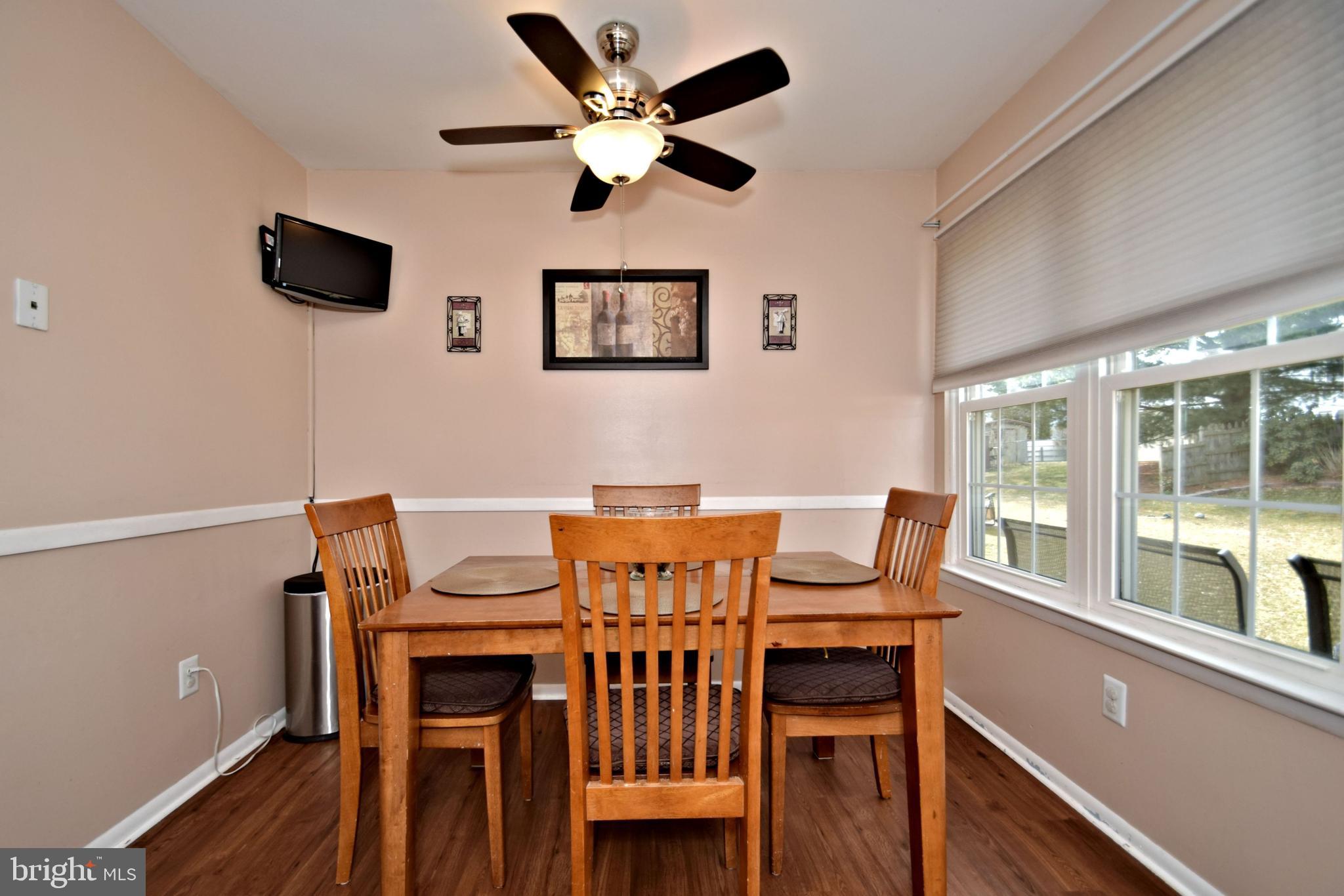 17 School Road Horsham, PA 19044 - Photo 9 of 25 Breakfast area with new vinyl luxury tiles