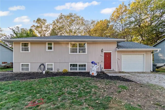 $220,000 | 1404 Ridgeway Drive, Richmond, MO 64085