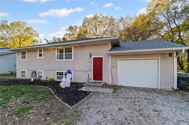 $220,000 | 1404 Ridgeway Drive, Richmond, MO 64085