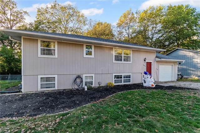 $220,000 | 1404 Ridgeway Drive, Richmond, MO 64085