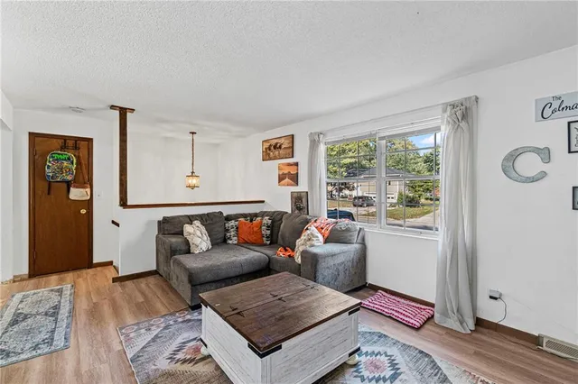 $220,000 | 1404 Ridgeway Drive, Richmond, MO 64085