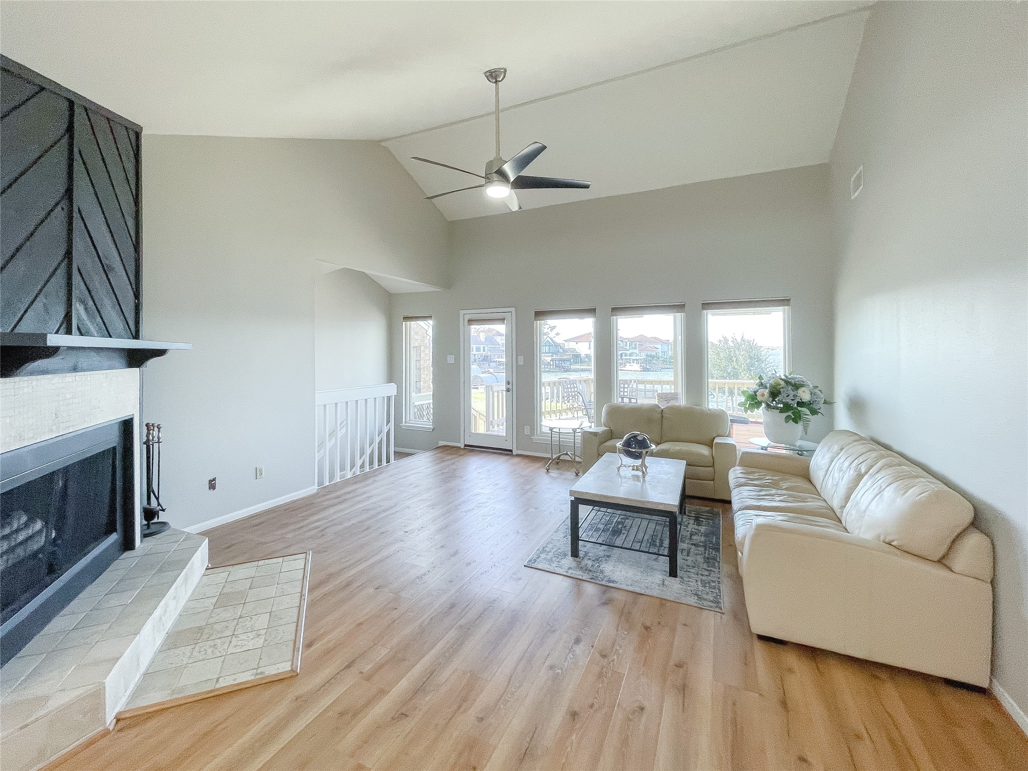 112 Cove Point Conroe, TX 77356 - Photo 11 of 47