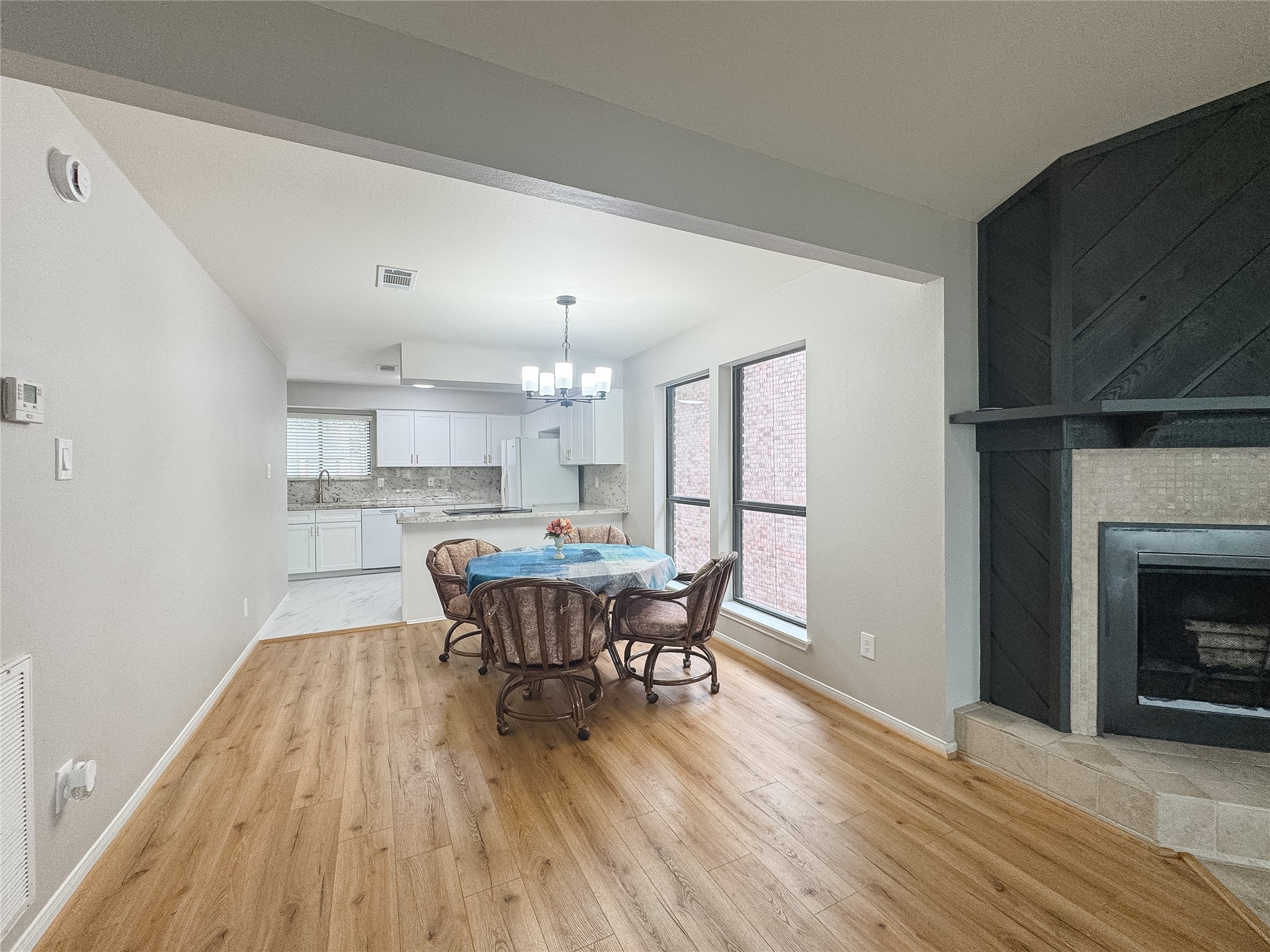 112 Cove Point Conroe, TX 77356 - Photo 14 of 47