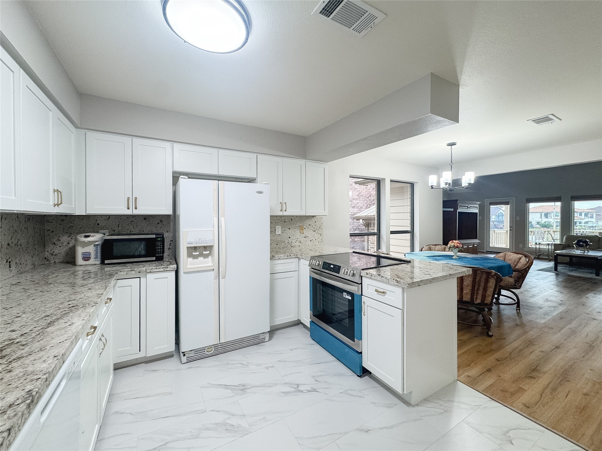 112 Cove Point Conroe, TX 77356 - Photo 17 of 47