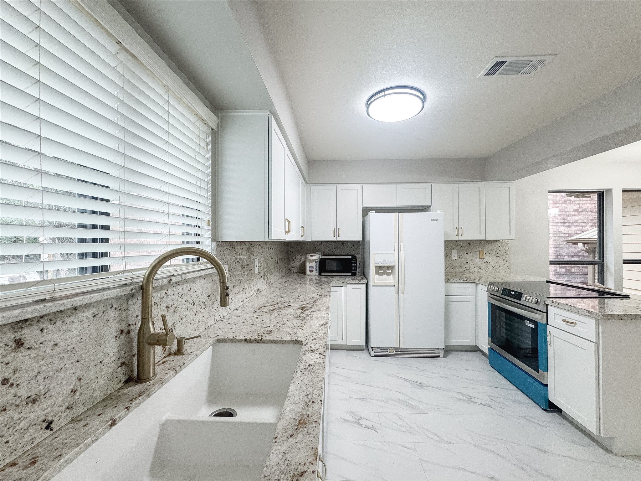 112 Cove Point Conroe, TX 77356 - Photo 18 of 47