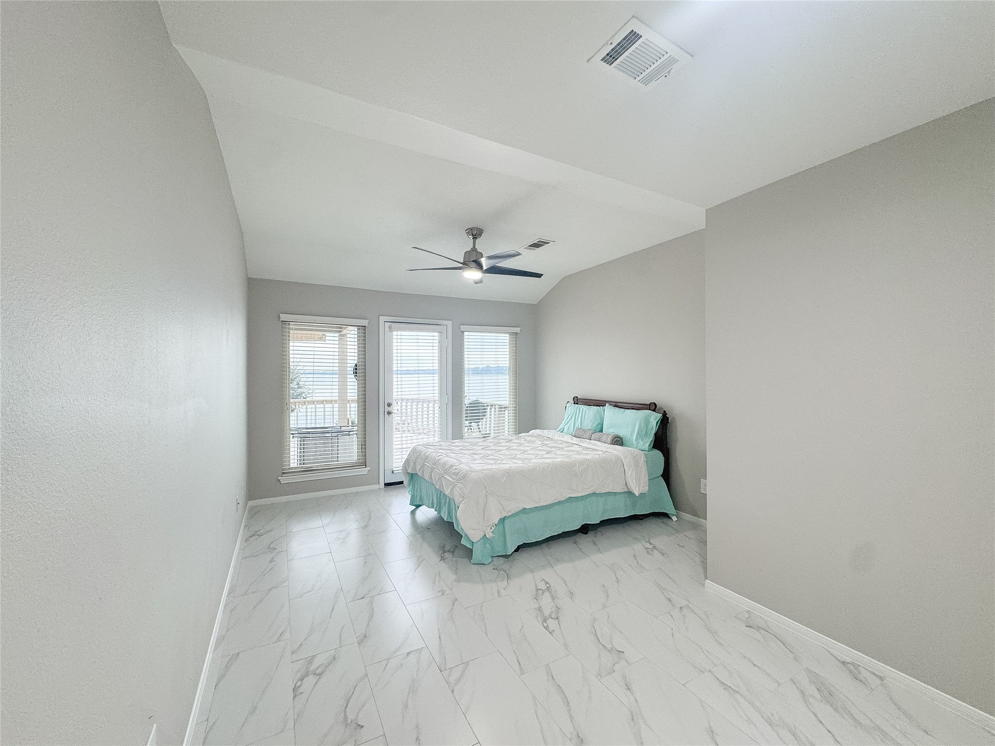 112 Cove Point Conroe, TX 77356 - Photo 22 of 47 Primary Bedroom